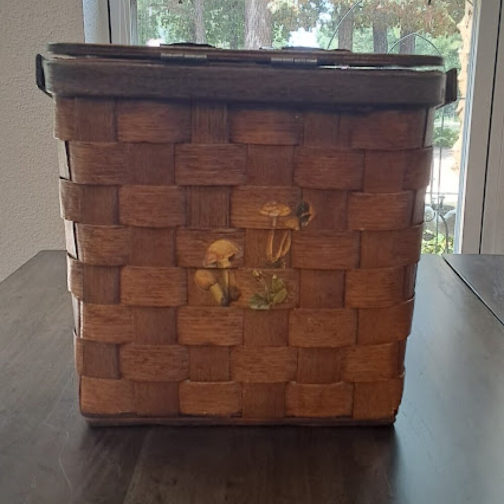 Vintage Basketville Woven Basket/Purse w/Wooden Lid, Mushroom Motif, Stamped - Picture 10 of 10